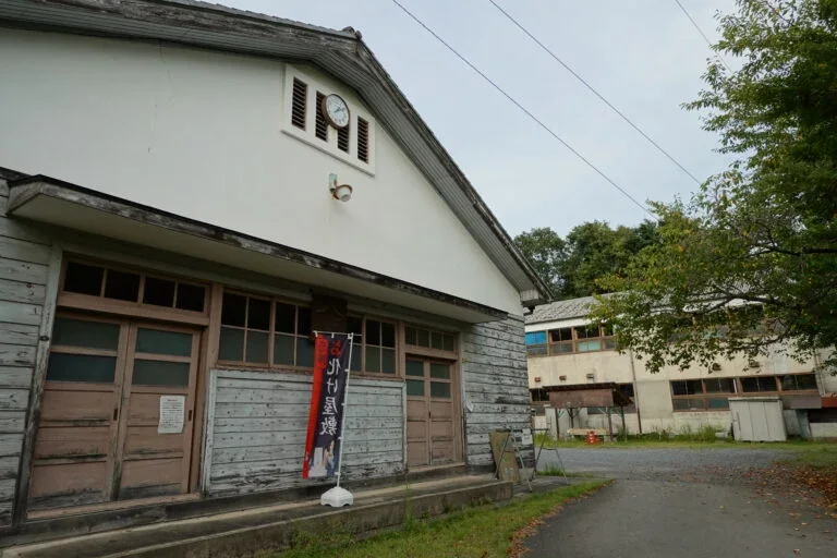 旧五ヶ荘小学校の当時の体育館の外観